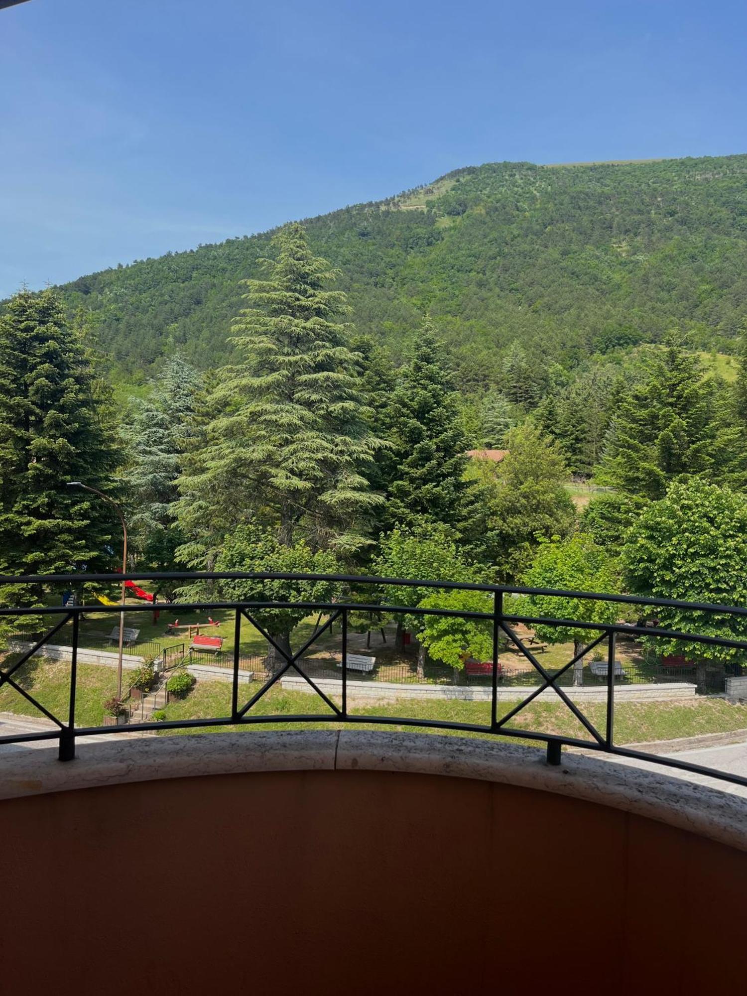 Hotel Ristorante Montenerone Apecchio Εξωτερικό φωτογραφία