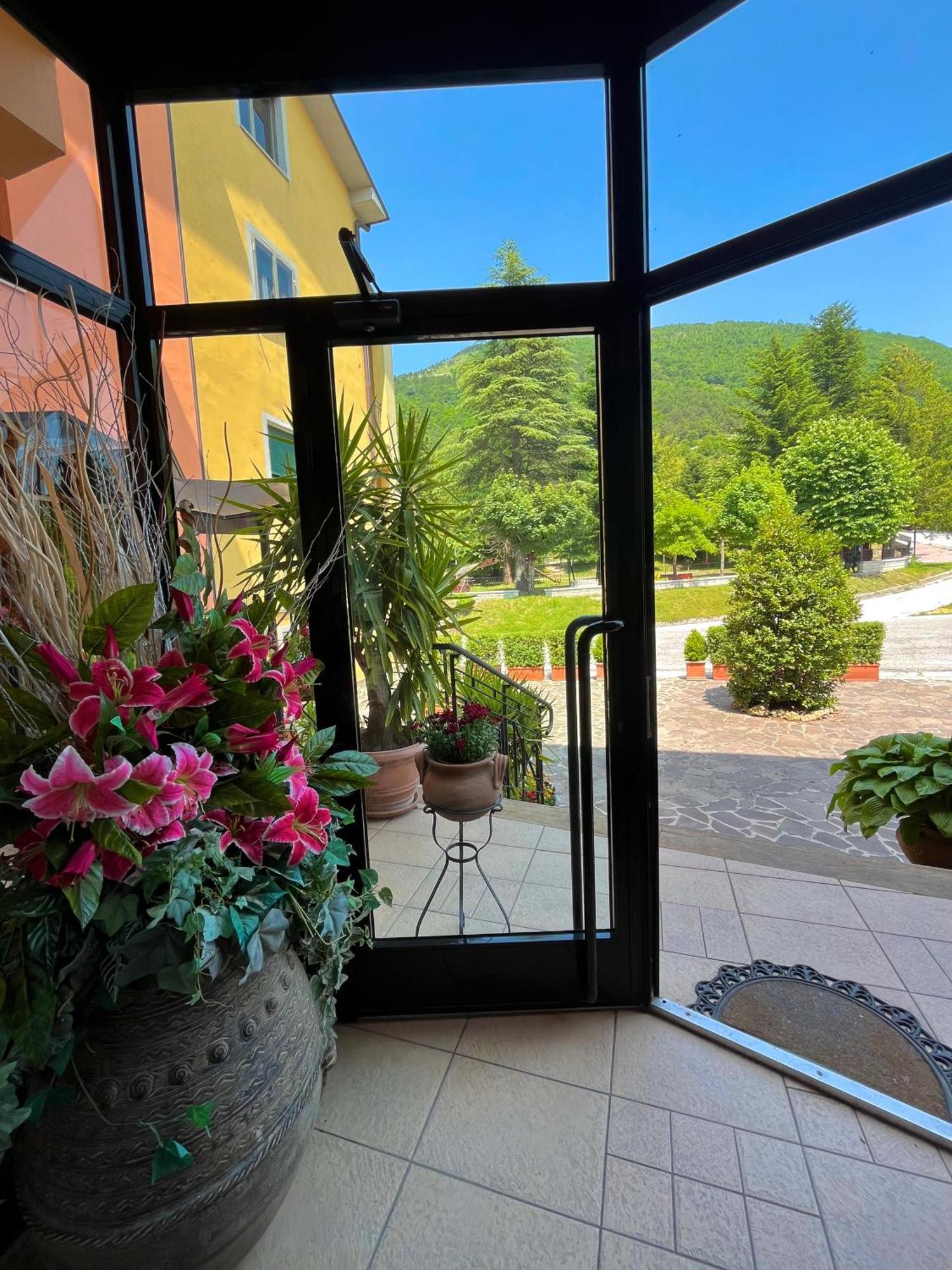 Hotel Ristorante Montenerone Apecchio Εξωτερικό φωτογραφία