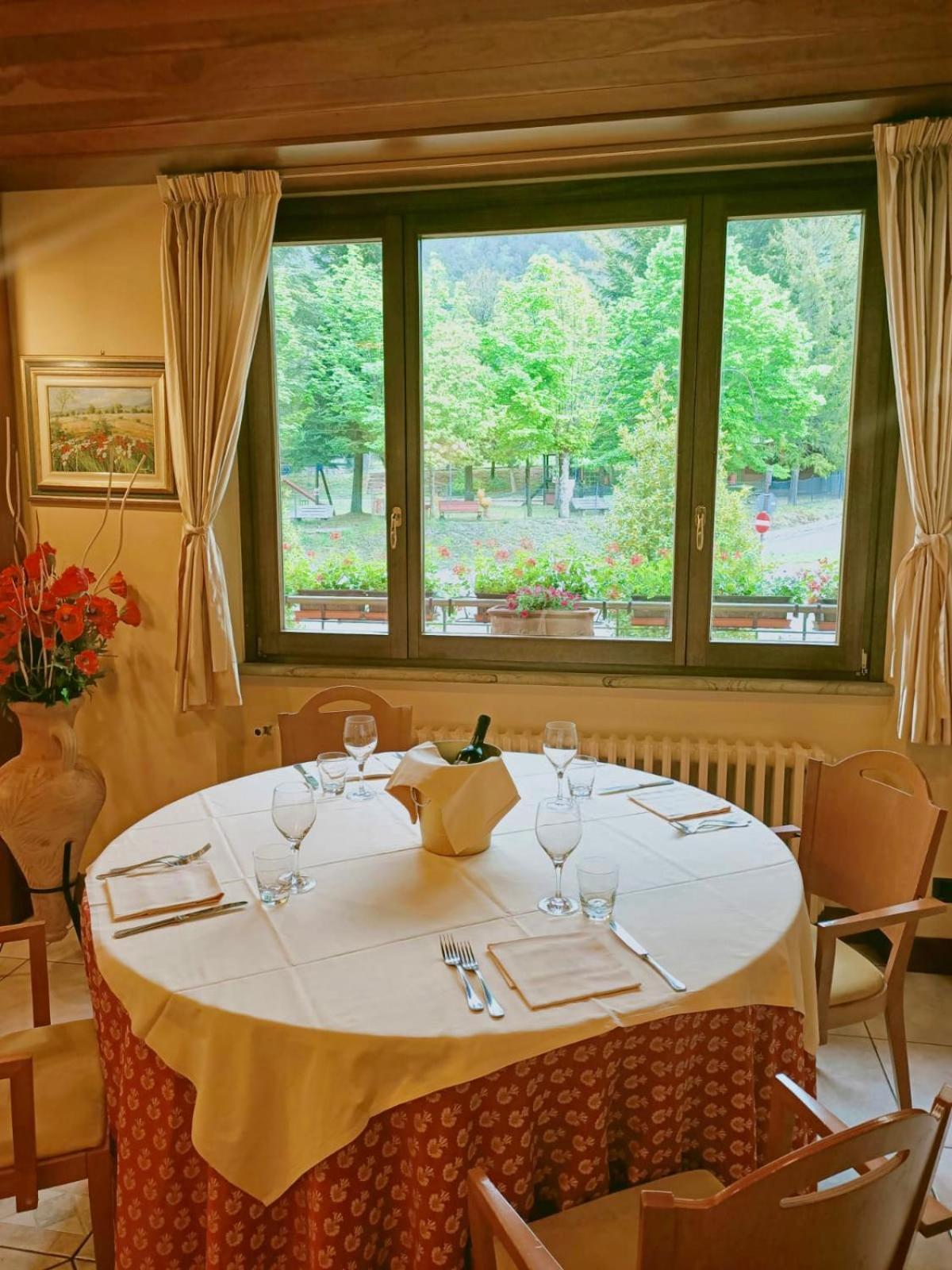 Hotel Ristorante Montenerone Apecchio Εξωτερικό φωτογραφία