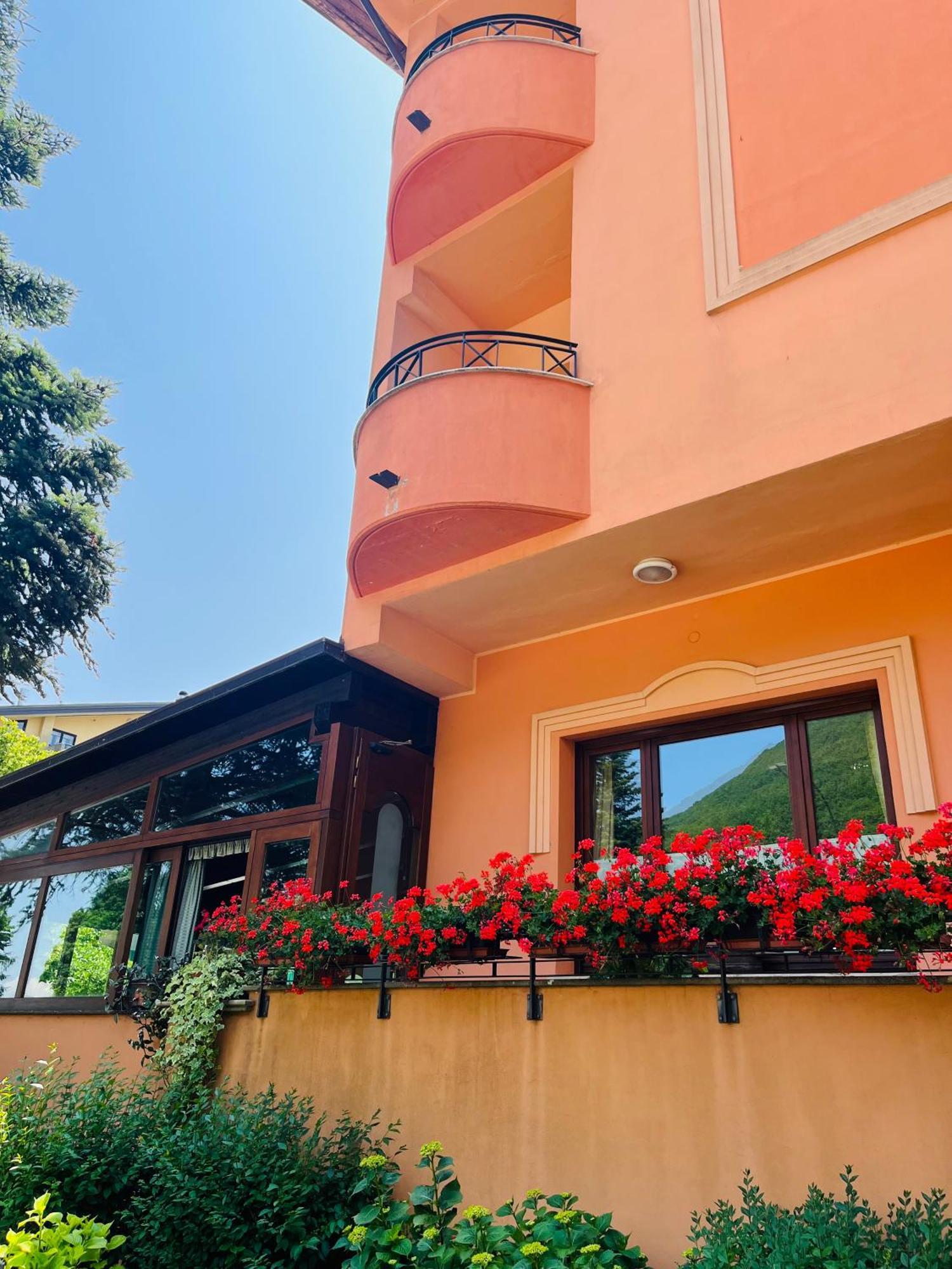 Hotel Ristorante Montenerone Apecchio Εξωτερικό φωτογραφία